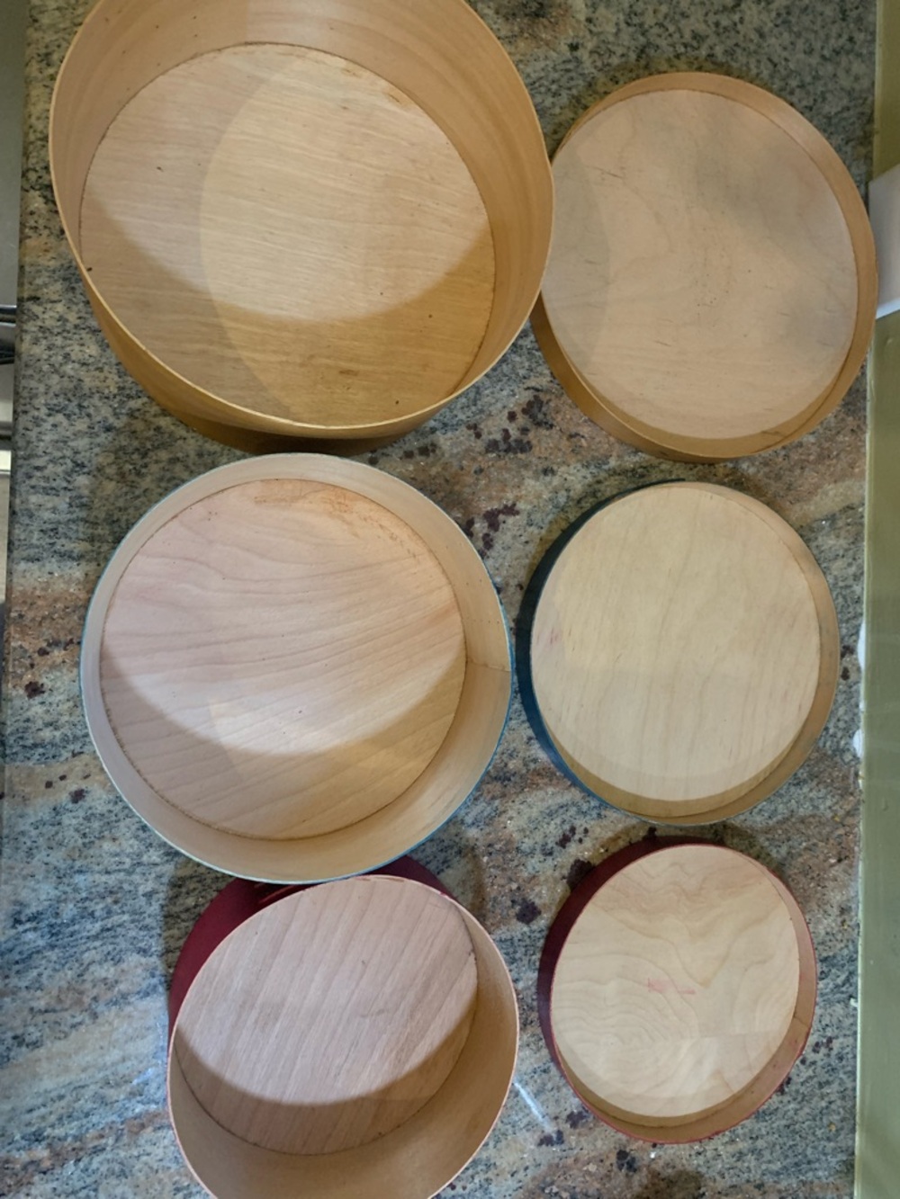 Vintage Lidded Wooden Shaker Nesting Boxes Set Of 3 Bentwood Red Blue Natural - Picture 2 of 4